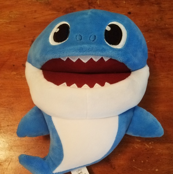 baby shark singing puppet